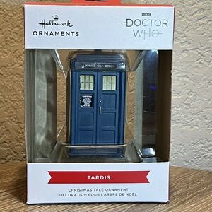 NEW! 2022 Hallmark Ornament - Doctor Who The TARDIS